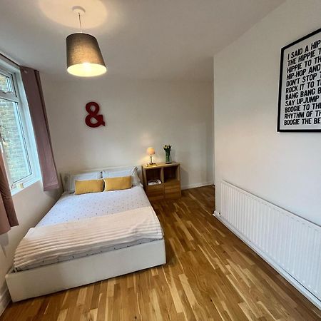 Charming 1-Bedroom Apartment Southfields, Лондон Экстерьер фото