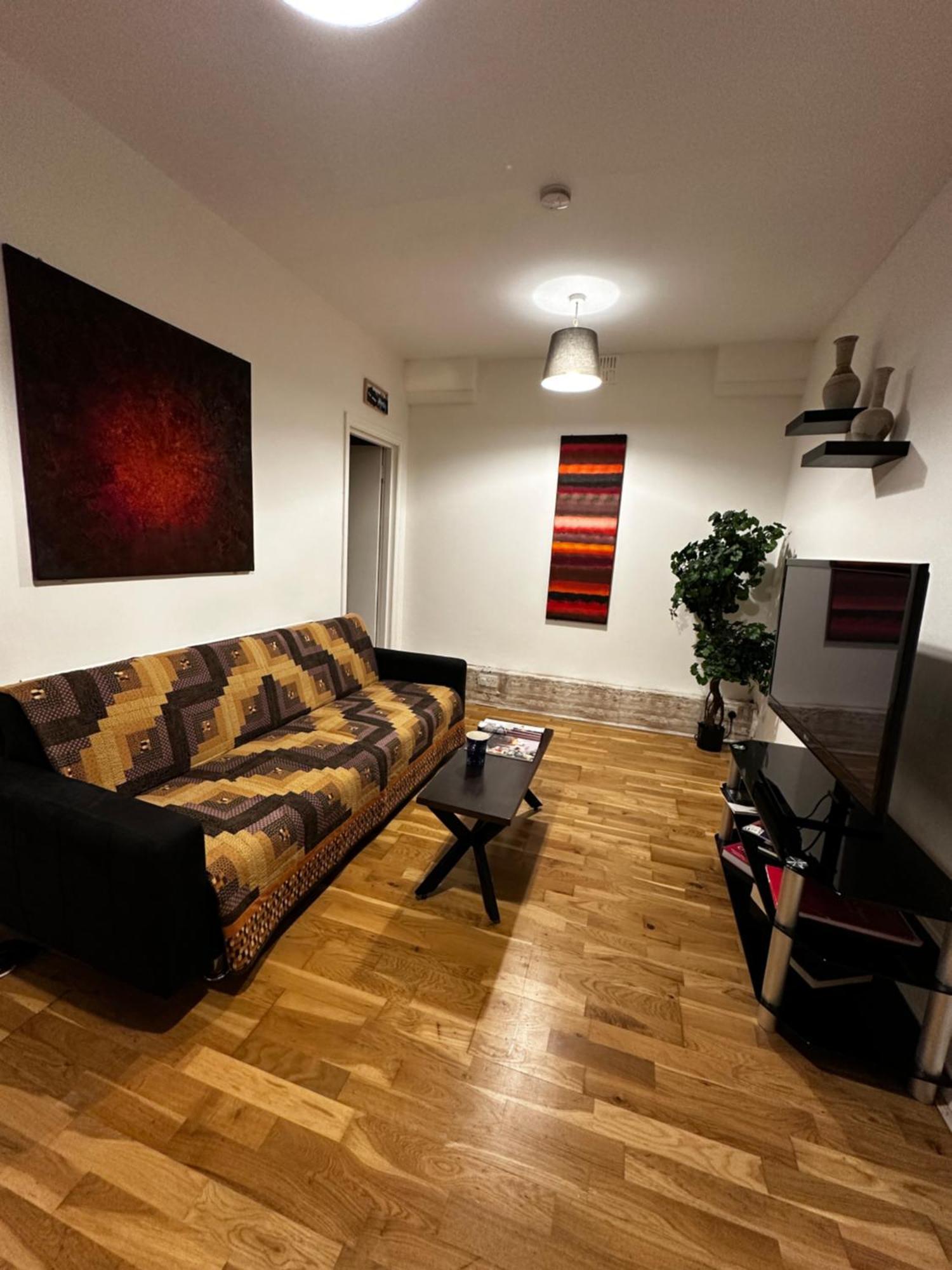 Charming 1-Bedroom Apartment Southfields, Лондон Экстерьер фото