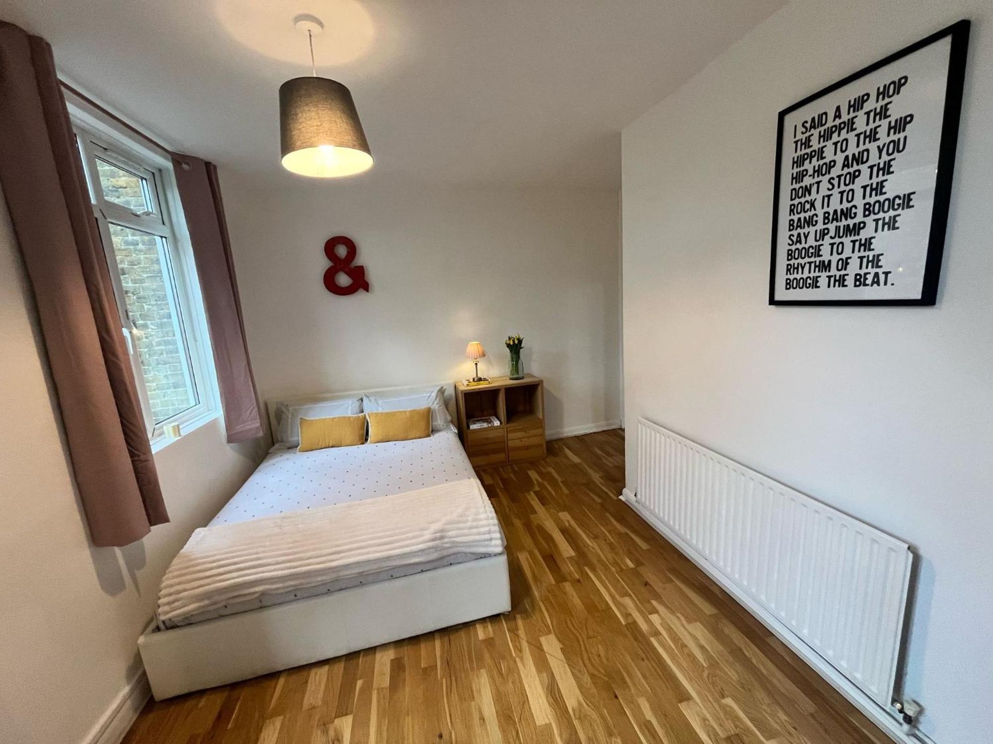 Charming 1-Bedroom Apartment Southfields, Лондон Экстерьер фото
