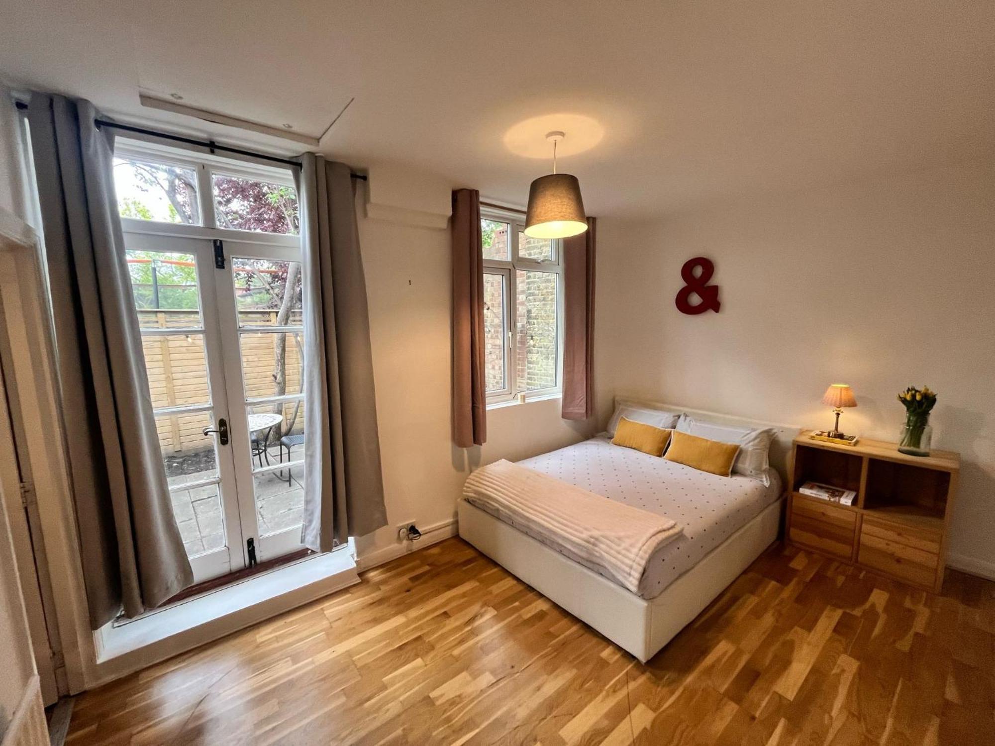 Charming 1-Bedroom Apartment Southfields, Лондон Экстерьер фото