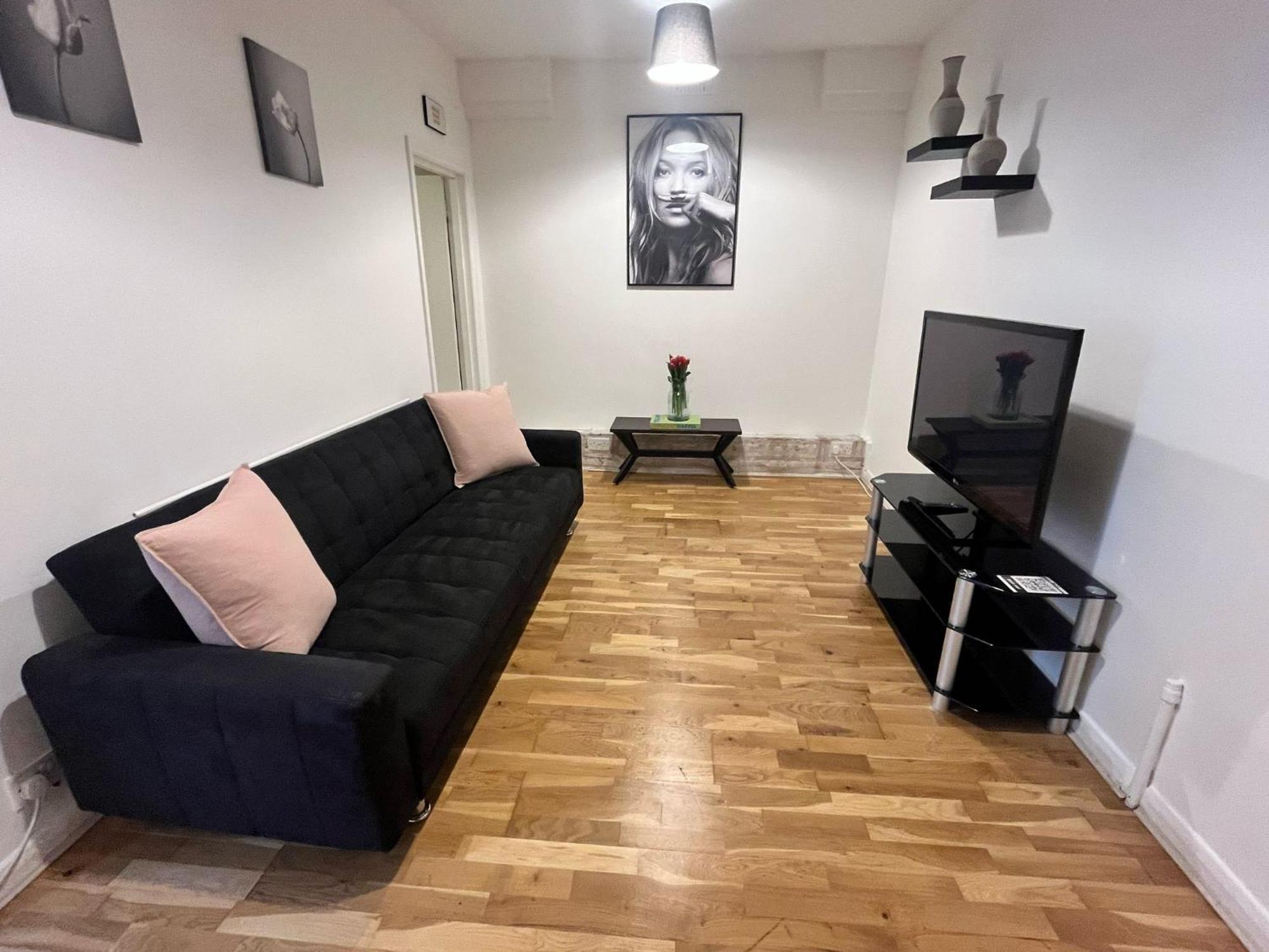 Charming 1-Bedroom Apartment Southfields, Лондон Экстерьер фото