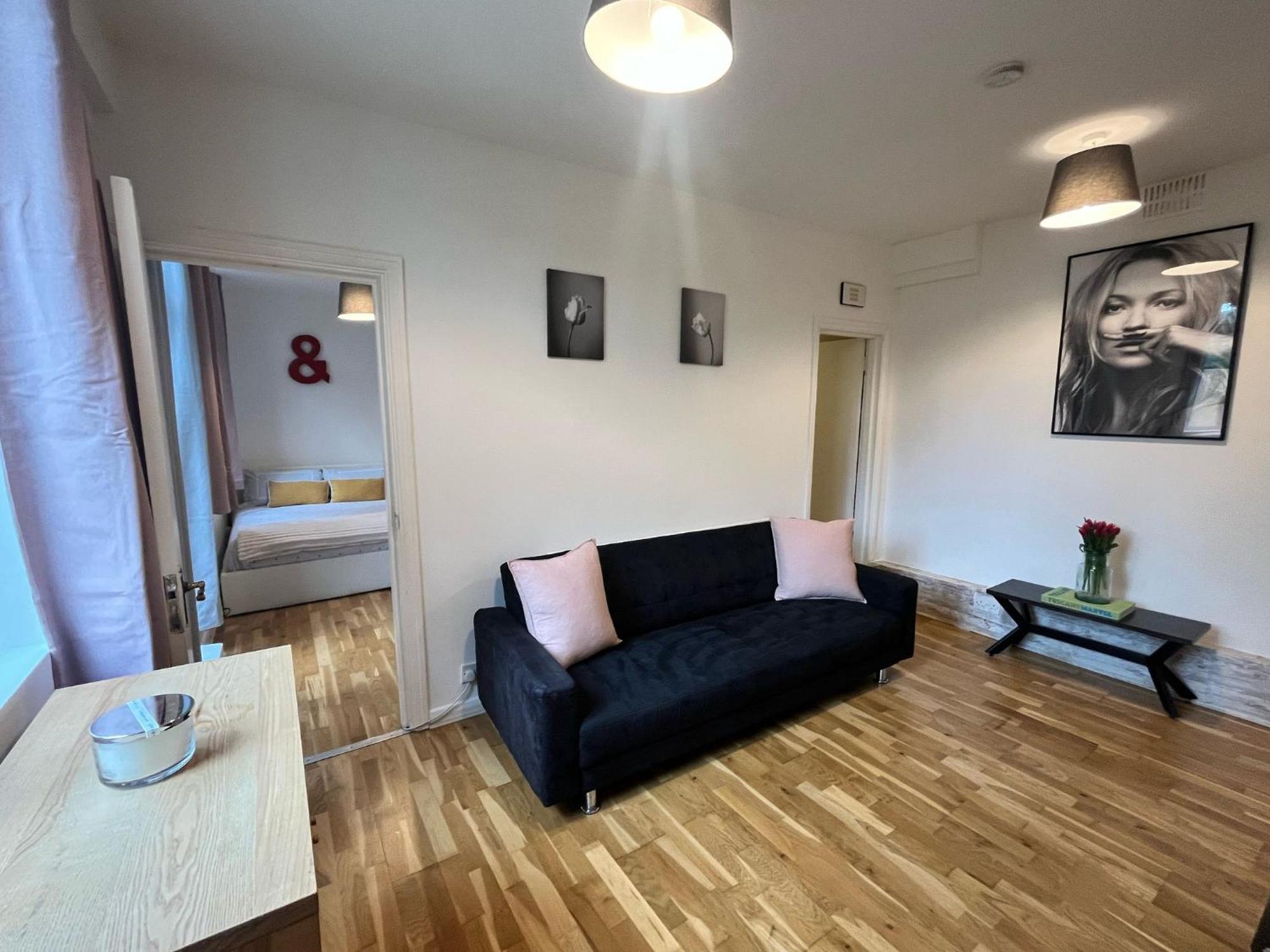 Charming 1-Bedroom Apartment Southfields, Лондон Экстерьер фото